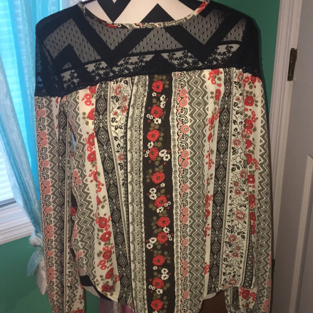 1/4 Mesh Flower Top
